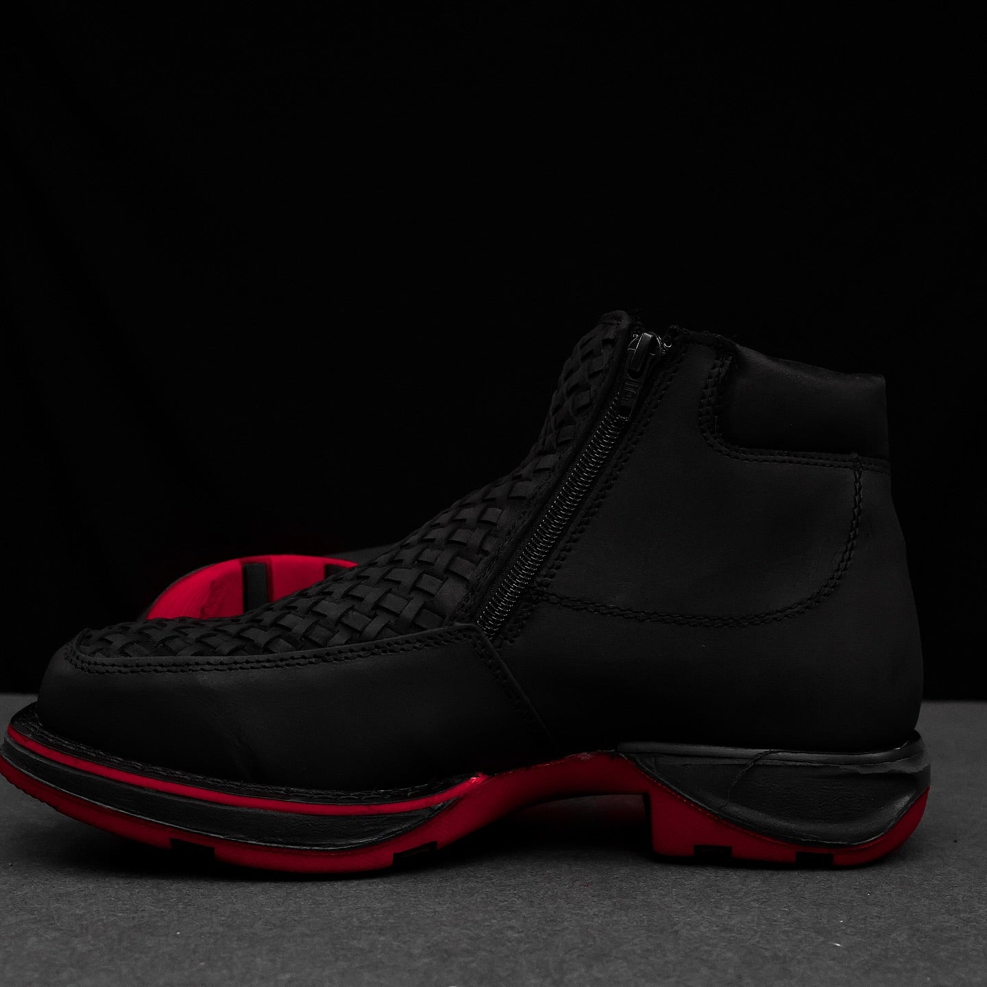 Black Basketweave Leather Botin - 3D Sole Composite Toe