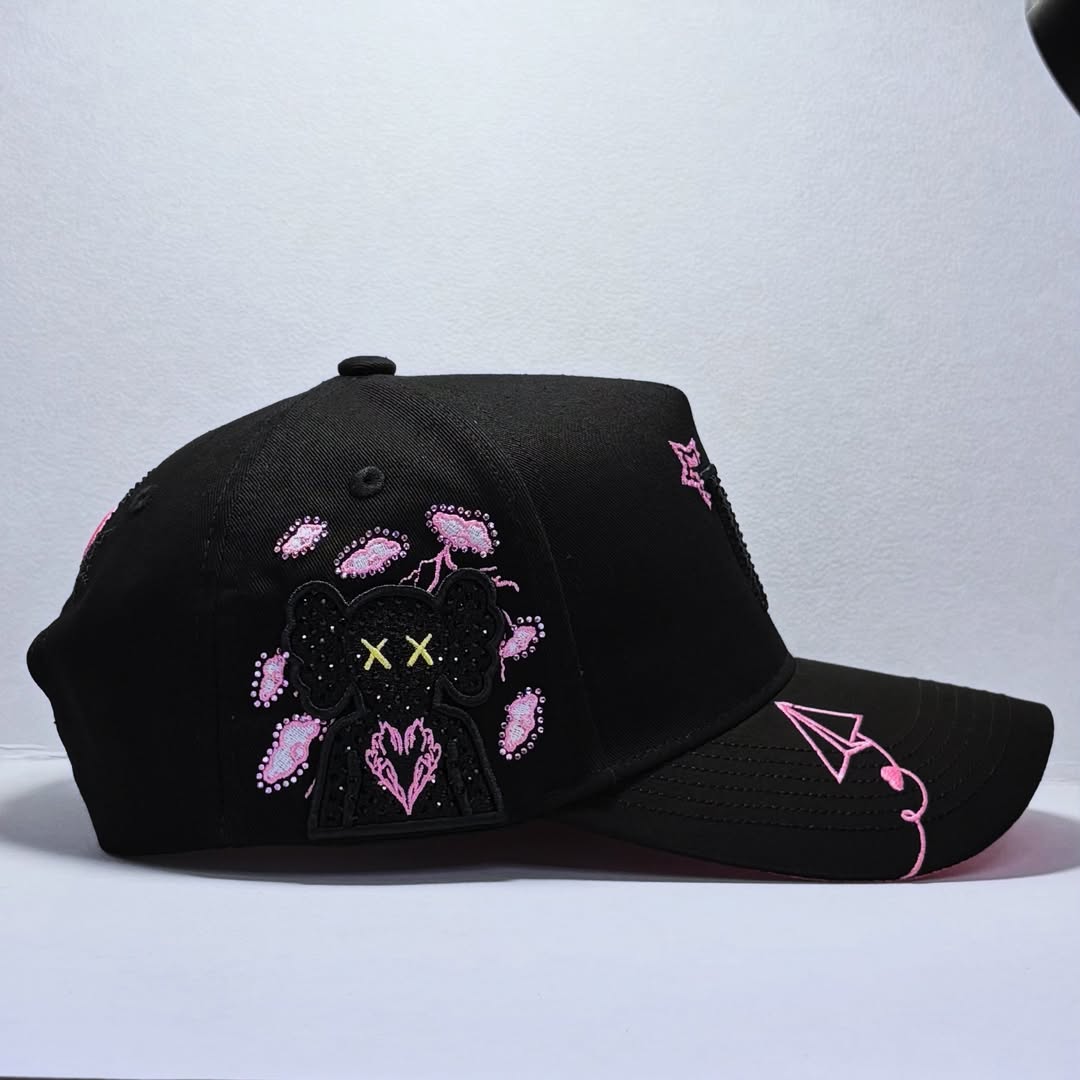 VOLANDO BAJITO X KAWS